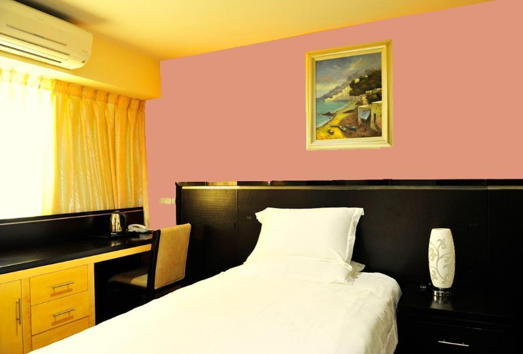Hallmark Crown Hotel Malacca Exterior photo