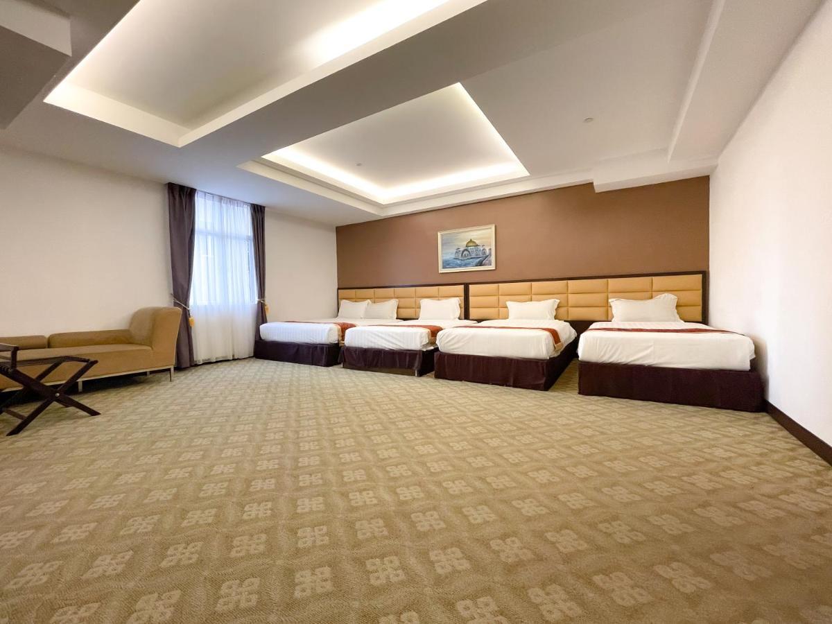 Hallmark Crown Hotel Malacca Exterior photo