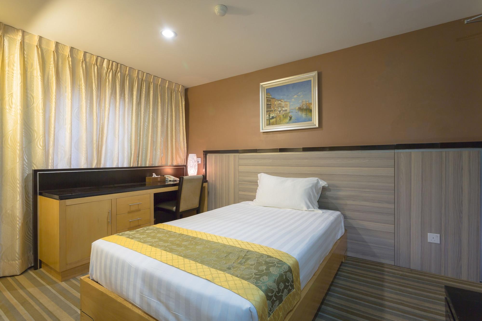 Hallmark Crown Hotel Malacca Exterior photo