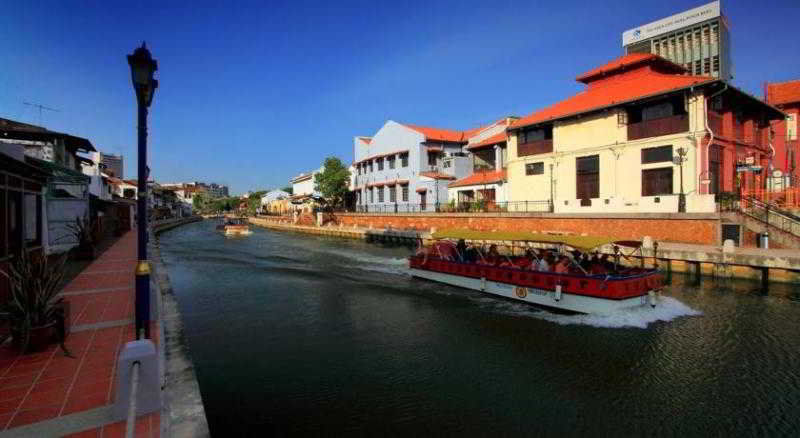 Hallmark Crown Hotel Malacca Exterior photo